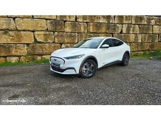 ford mustang mach-e alargada