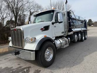 new peterbilt 567 dumps on the ground