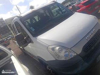 vend iveco. benne camionette faible km. 67232. boîte de vitesse manuelle contrôle technique ok. clim ok. centralisation à distance prix 14990. roule tout le jou