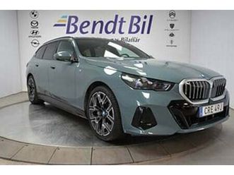 bmw i5 edrive40 touring m sport | panorama | b&w | 2,99% ränta