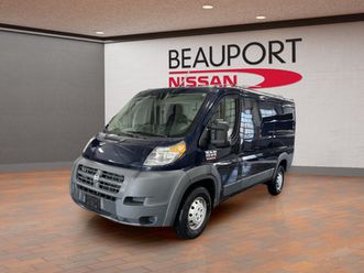 1500 low roof 136 po auto. & 8 pneus gara