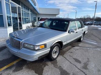 used 1995 lincoln town car executive