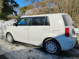 2009 white toyota scion xb