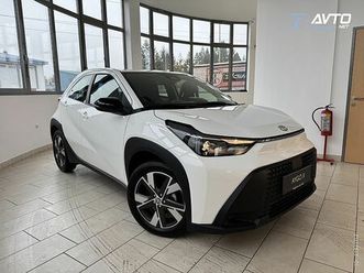 toyota aygo x 1.5 hev x-play alloy