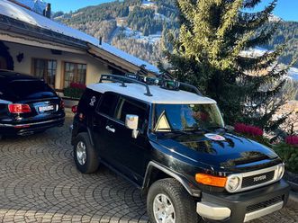 fj cruiser v6 4x4 avec attelage 2500 kg