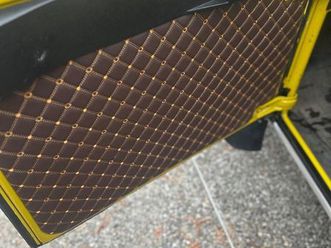 véhicule totalement rénové intérieur extérieur et moteur