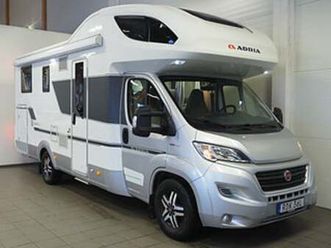 adria coral xl 670 sl plus i 150hk i dragkrok i långbäddar i dragkrok