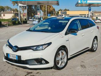 toyota auris touring sports black