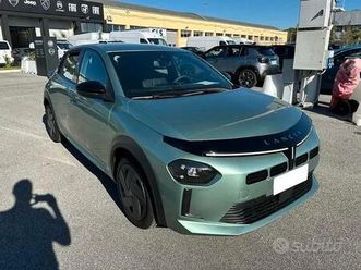 lancia ypsilon hybrid e-dct