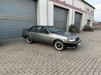 toyota corolla gt ae86 coupé