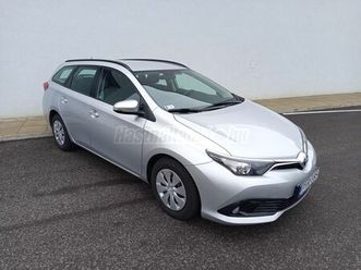 toyota auris touring sports 1.33 live szervizkönyves.1tulaj