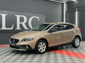 volvo v40 cross country 2.0 d2 momentum auto