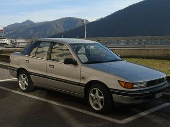 auto d'epoca come nuova senza ruggine 1990