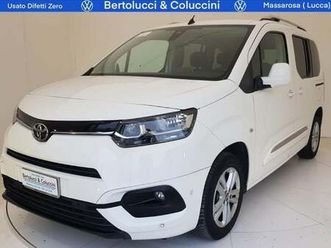 toyota proace city verso city verso 1.5d 130 cv s&s short d a/t luxury del 2021 usata a massarosa