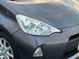 toyota aqua petrol/electric hybrid automatic