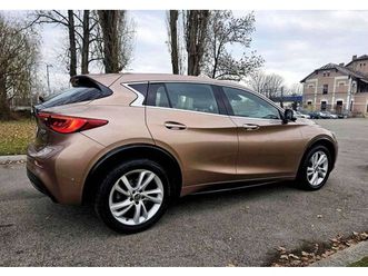 infiniti q30 infiniti q30 1.6t premium 1.6 benzyna 122km