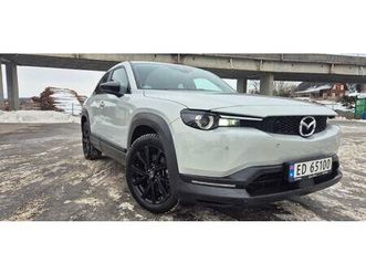 sky/carplay/ navigasjon/varme ratt/acc/hud