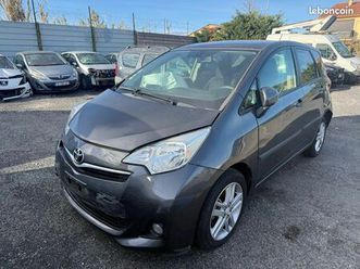 toyota verso s accidenté