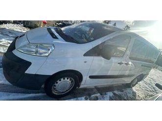 minibus 9 places 2 en 1 et minivan