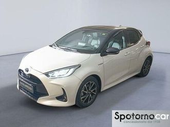 toyota yaris hybrid style