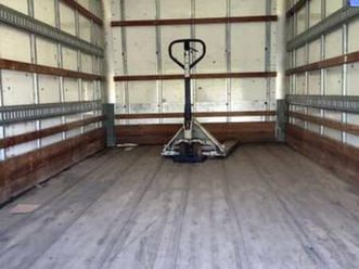 2016 isuzu npr gas 16’ box truck