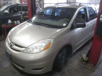 2010 toyota sienna ce - 1 owner