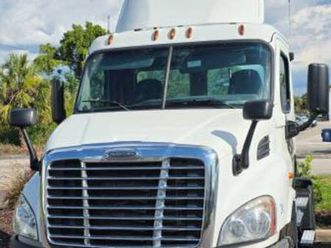 2015 freightliner cascadia semi truck daycab. trade?