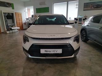 kia niro 1.6 gdi hev essence dct hibrid! 31 km! bemutatóautó!