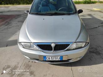 lancia y tenuta benissimo per neopatentati.