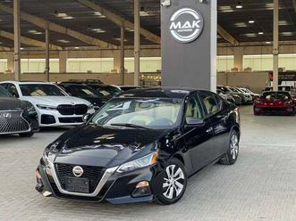 nissan altima sv 2.5l sv / 2.5 v4 / big screen / low mileage / apple-android auto / in perfect condition