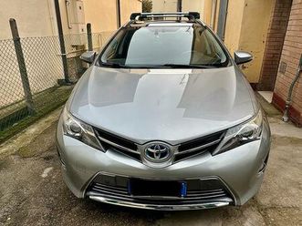 toyota auris hybrid 2013