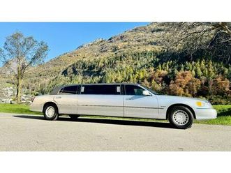 limousine ford lincoln town car