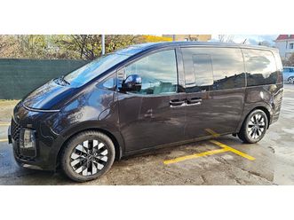 hyundai staria premium 4x4 6 1