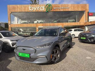 ford mustang mach-e alargada