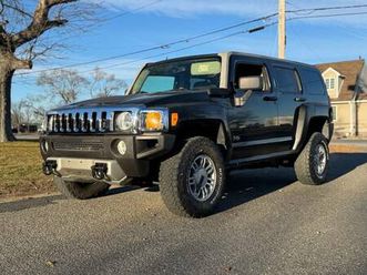 2010 hummer h3 ( rust free under carriage )