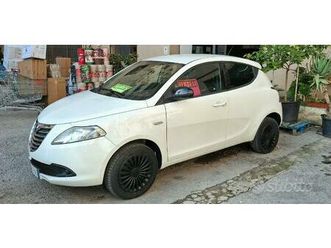 lancia y benzina e metano