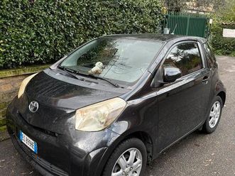 toyota iq interni in pelle
