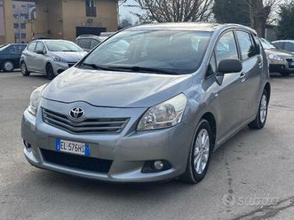 toyota verso 2.0 d luxury pack 7 posti + tetto pan