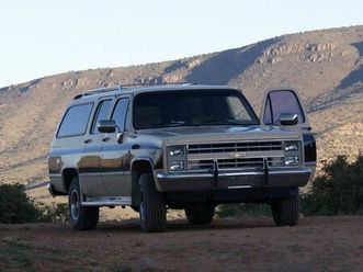 chevrolet suburban v1500 1/2 ton