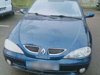 renault mégane cabriolet bleu 2002
