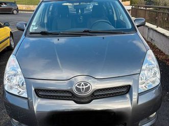 toyota corolla verso essence (2008)