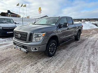 nissan titan crew cab 5.0 v8 awd