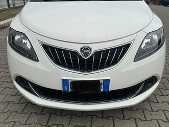 lancia ypsilon hybrid 1.0