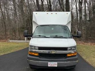 2019 chevy express box truck