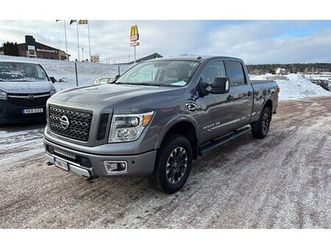 nissan titan crew cab 5.0 v8 awd