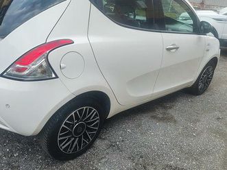 lancia ypsilon 1.3 mjt 16v 95 cv 5 porte s&s plati