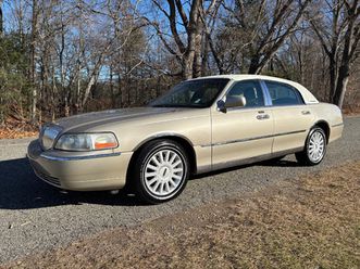 2005 lincoln town car
