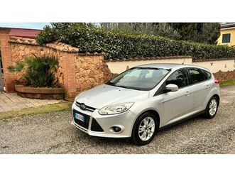 ford focus berlina 2013