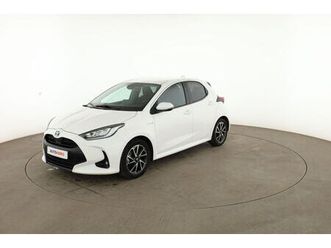 toyota yaris 1.5 hybrid design