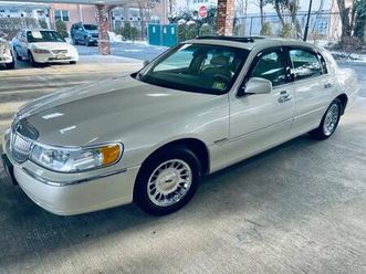 2000 lincoln town car cartier 70,000 original miles/garage kept!